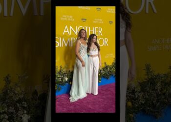 Blake Lively and Anna Kendrick at it again😂😍#blakelively#annakendrick#anothersimplefavor#redcarpet