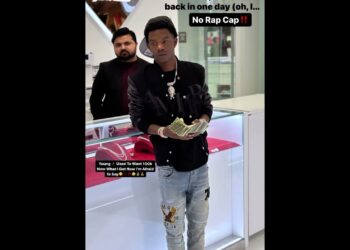 Famous Columbus Rapper Mg Sleepy Holding 300K In Jewelry Store #typebeat #trap #music #beats #rap