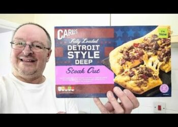 Aldi Carlos Steak Out Fully Loaded Detroit Style Deep Pizza ~ Food Review