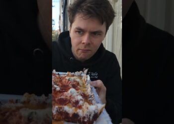 Detroit-Style Pizza Night: Cheese Pulls & Gourmet Slices! @HarrisonWebb97