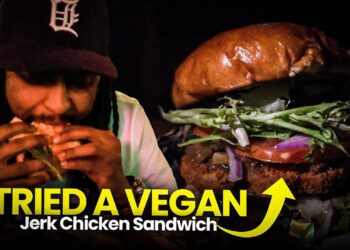 Vegan Food Review | Vegan Jerk Chicken Sandwich From Tocororo in Detroit