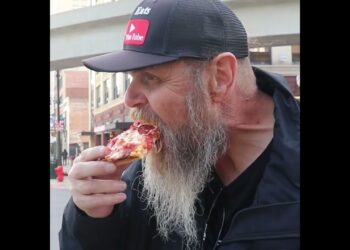 Buddy's Original Detroit Pizza Motown #pizza #honestfoodreviews #detroit