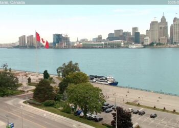 Detroit River Live Cam from Windsor, Ontario, Canada – Evening Segment – 2025-07-23