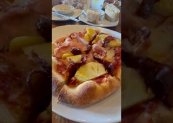 Pizza  review time ￼🍕#pizza #pizzalover #annarbor #pizza time #michigan #loveit #pineapple ￼