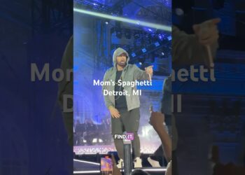 Mom’s Spaghetti: Eminem’s Detroit Restaurant🍝 #detroit #foodvlogs #eminem