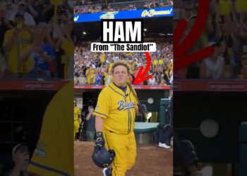 Ham from “The Sandlot” Takes At-Bat for The Savannah Bananas #samdlot#anaheim#angels#shortsfeed
