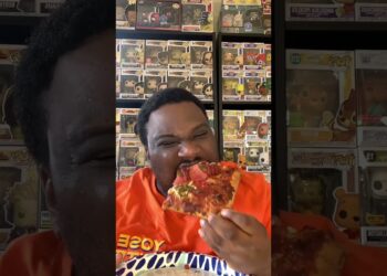 Detroit motor city pizza #foodshorts #food #foodie #foodreview #pizza #pizzalover #asmr #shorts #lol