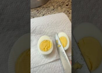 How to boil an #egg I learned from #anneburrell on @FoodNetwork  #food #cookingshorts #shorts