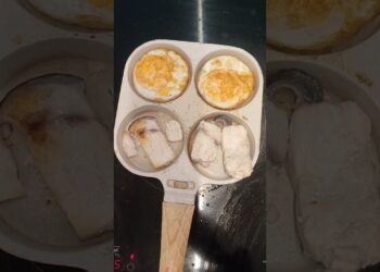 Ăn sáng Hamburger cá kiếm trứng ốp la cùng. #annakit #food #videoshort
