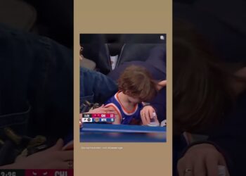 He almost fell on Anne Hathaway #hoodnews #oganunoby #annehathaway #newyorkknicks #knicks #how #wow