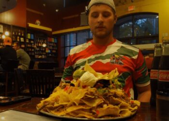 ATTEMPTING 'MOUNT NACHEESMO’ 5LBS OF FOOD! | JAWsome EATS