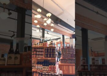 Cherry wine ??🍷🍒 I’m obsessed #annarbor #cherrywine #winetasting
