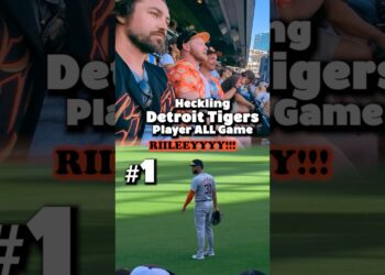 Riley reacted to EVERY heckle