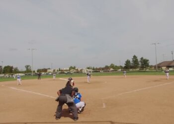 Hannah Williams #19 2027 with the out with Finesse Bettendorf.