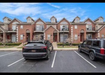 222 W Oakbrook Drive, Ann Arbor, MI – 25042305