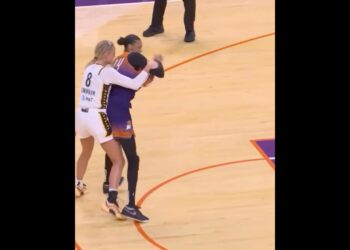 DeWanna Bonner corrals Sophie Cunningham’s high dribble