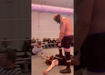 Invictus eliminates Darling Roger from the gauntlet match #ipw #indiewrestling #annarbor