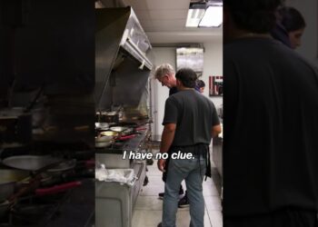 “i didn't know that could open…” 😅 #kitchennightmares