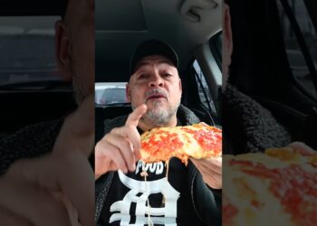 CRUNCHY Buddy's pizza DETROIT #foodie #youtubeshorts #youtube #shorts #eating #review #reels