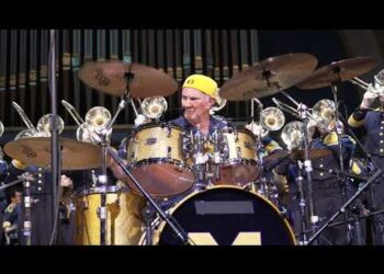 Red Hot Chili Peppers' Chad Smith and the Michigan Marching Band perform “Can't Stop”