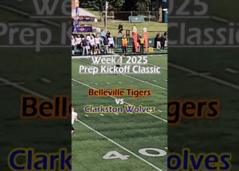 Clarkston Wolves demolish Belleville #highschoolfootball #football