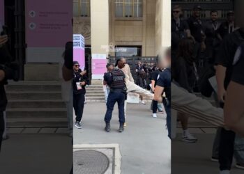 C’est comme ÇA qu’on salue SNOOPDOGG 🔥 #parisinterceptor #police #snoopdogg