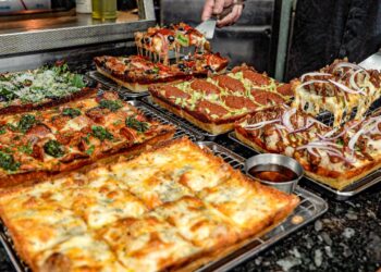 World's best 8 pizza! Detroit, Roman, Korean Cheese bomb & more. Global pizza journey