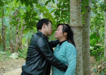 A love story of a different kind – The kiss of young billionaire David and Maya's little dream.