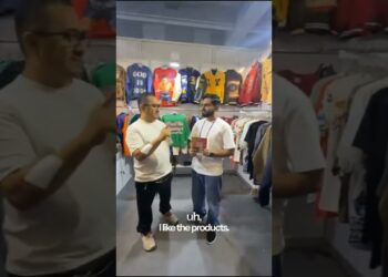 Customer Review At China Canton Fair🇨🇳 #mri #fashion #youtubeshort #clothing #apparels #shorts