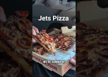 Trying Jets Pizza for the first time #mukbang #foodreview #jets #detroitstylepizza #crunch