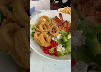 Metro Detroit Upscale restaurants #royaloak #detroit #restaurant #foodreview #foodie #salad #turkey