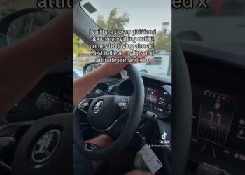 Bossy girlfriends X driving abroad = not friends 😂😂🚗☀️ | Anna Scott #funny #relationship