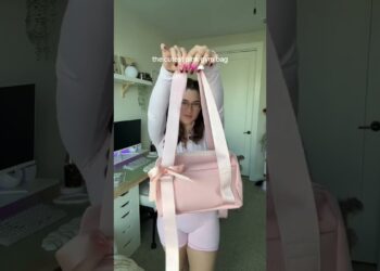 The bow really makes it 💗🤭 : #shorts #short #anniefernn