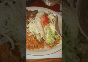 Southwest Detroit Classic 🌮 Xochimilco Chicken Tacos | Honest Food Review #Shorts