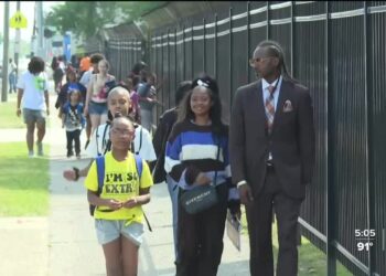 Detroit Public Schools shorten first day back because of the heat