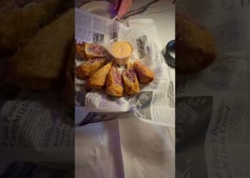 Old Detroit Bar and Grille Rochester Hills Michigan#restaurant #bar #eggroll #cornedbeef #foodreview