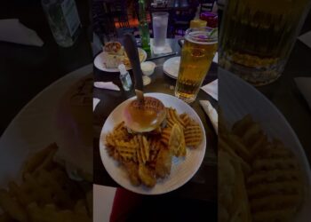 Ole Detroit Bar and Grill Rochester Hills Michigan. #restaurant #foodreview #foodlover #burger #vlog