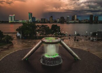 30 Minutes of Stunning Detroit & Michigan Scenery | Cityscapes, Sunsets, Lighthouses & Events in 4K
