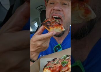 DETROIT STYLE PIZZA REVIEW Buffalo NY #pizza #foodnerd #foodreview #pizzapie