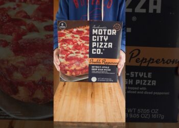 Re-review of Motor City Detroit Style Pizza  #costco #foodreview #costcofinds #pizza #deepdishpizza