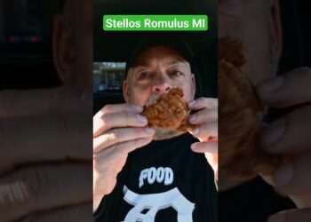 🍗NEW  CRISPY WINGS👀🔥 #youtubeshorts #food #eating #shorts #short #reels #mukbang #fypシ #fyp #detroit