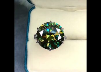 Adorn Your Wedding with Elegance – 10 Carat Green Moissanite Honeycomb Ring in Silver 925