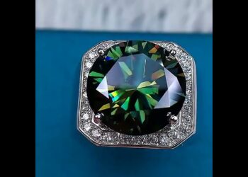 Admire the Stunning 10 Carat Green Moissanite Ring Crafted in Authentic 925 Silver  💚✨