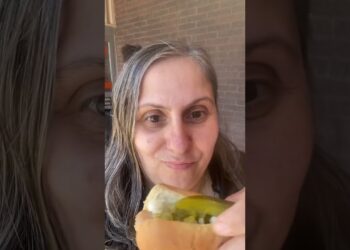 Home Depot hot dog #foodreview #foodie #detroitfoodie #detroit #food #chicagodog #hotdog
