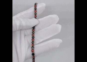 This Bracelet Will Fool You Into Thinking It’s Diamonds! 💎✨