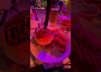 Old Detroit Bar and Grille Rochester Hills Michigan. #foodlover #foodreview #foodvlog #burger #life