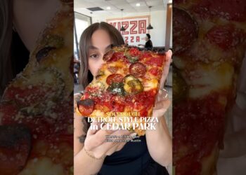 SOURDOUGH DETROIT-STYLE PIZZA NEAR AUSTIN 🤤🍕 #perfectonionring #ATX #AustinTexas