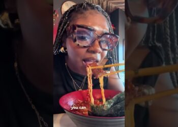 #solodate #foodie #solodateideas #detroit #detroitmichigan #placestoeatdetroit #ramen #dillydally