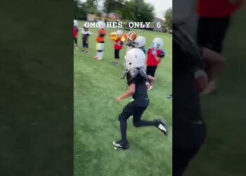 Welcome to 6u Chicago hellcats football #football #youthfootball #hit #tackle
