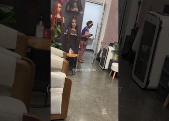 The 💩 my clients willing to do to get a squeeze-in appt😂 #annwrightjoiner #beautician #blacktiktok